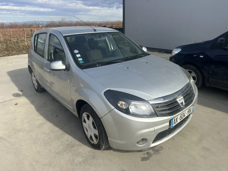 Dacia Sandero, снимка 2 - Автомобили и джипове - 49564192