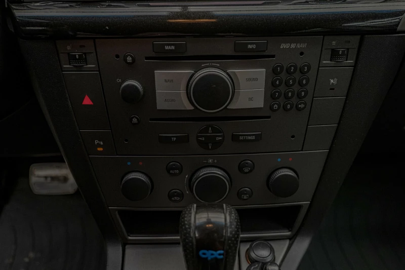 Opel Signum 1.9 CDTI 16V/Cosmo/OPC LINE/Подгрев/Solar Protect, снимка 11 - Автомобили и джипове - 51278314