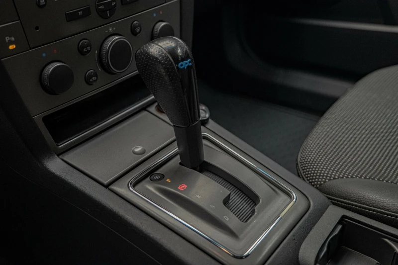 Opel Signum 1.9 CDTI 16V/Cosmo/OPC LINE/Подгрев/Solar Protect, снимка 10 - Автомобили и джипове - 51278314