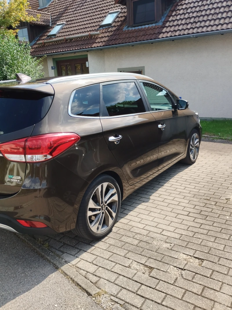 Kia Carens 1.7, снимка 3 - Автомобили и джипове - 53024512