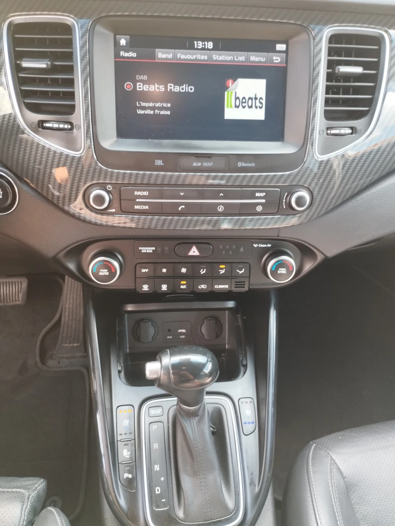 Kia Carens 1.7, снимка 7 - Автомобили и джипове - 53024512