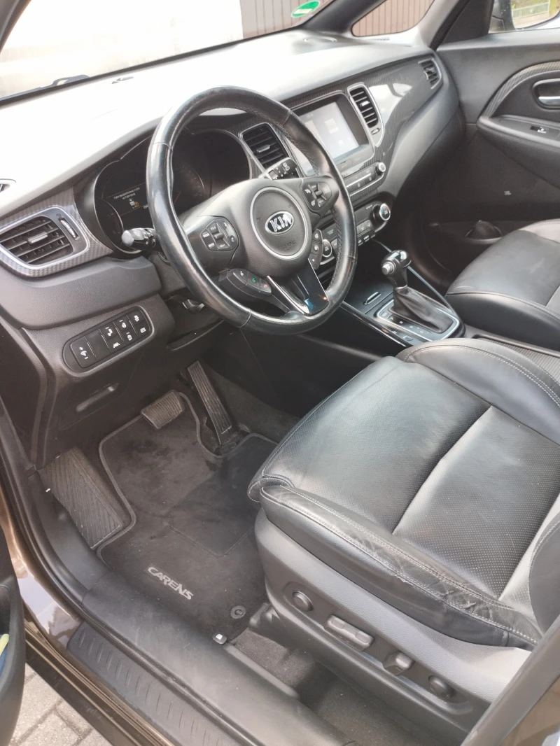 Kia Carens 1.7, снимка 10 - Автомобили и джипове - 53024512