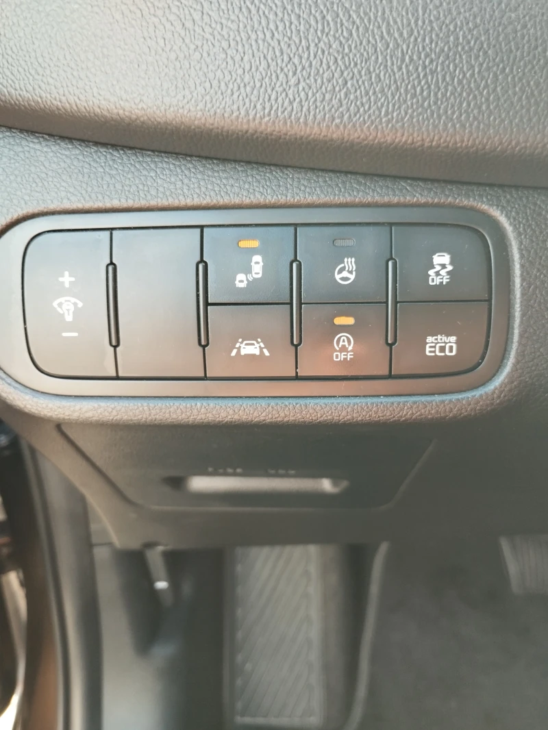 Kia Carens 1.7, снимка 8 - Автомобили и джипове - 53024512