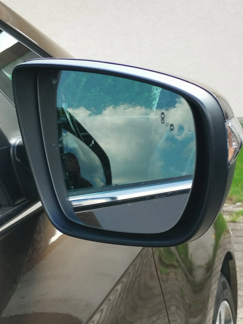 Kia Carens 1.7, снимка 9 - Автомобили и джипове - 53024512