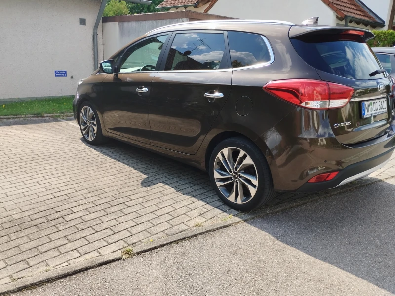 Kia Carens 1.7, снимка 4 - Автомобили и джипове - 53024512
