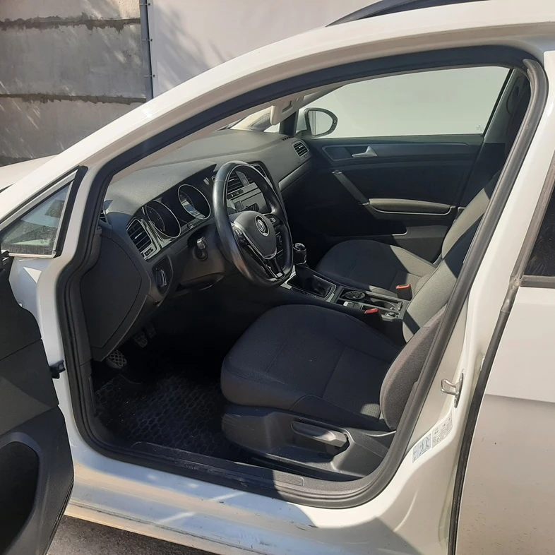 VW Golf 1.6 TDI, снимка 8 - Автомобили и джипове - 49462289