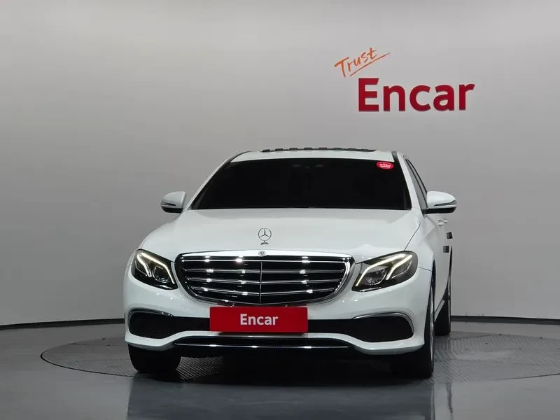 Mercedes-Benz E 220 4Matic Avantgarde - САМО 30% АВАНС, снимка 3 - Автомобили и джипове - 55926897