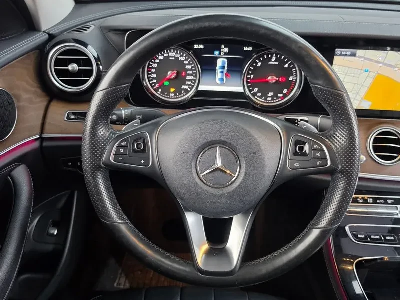 Mercedes-Benz E 220 4Matic Avantgarde - САМО 30% АВАНС, снимка 13 - Автомобили и джипове - 55926897