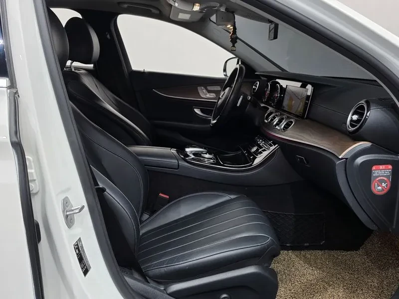 Mercedes-Benz E 220 4Matic Avantgarde - САМО 30% АВАНС, снимка 11 - Автомобили и джипове - 55926897