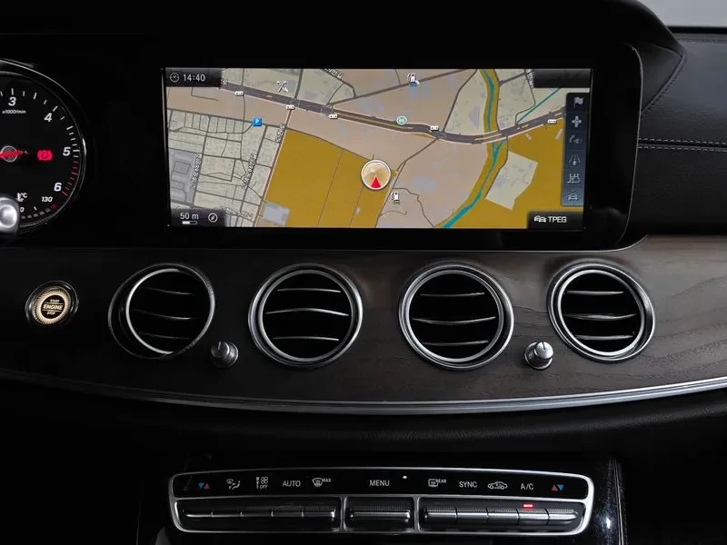 Mercedes-Benz E 220 4Matic Avantgarde - САМО 30% АВАНС, снимка 14 - Автомобили и джипове - 55926897