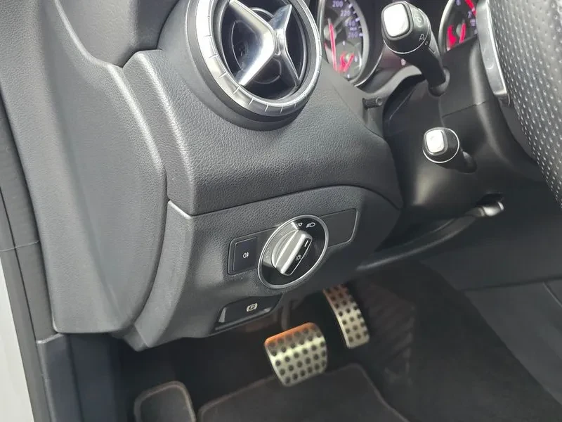 Mercedes-Benz CLA 250  4Matic, снимка 17 - Автомобили и джипове - 56667073