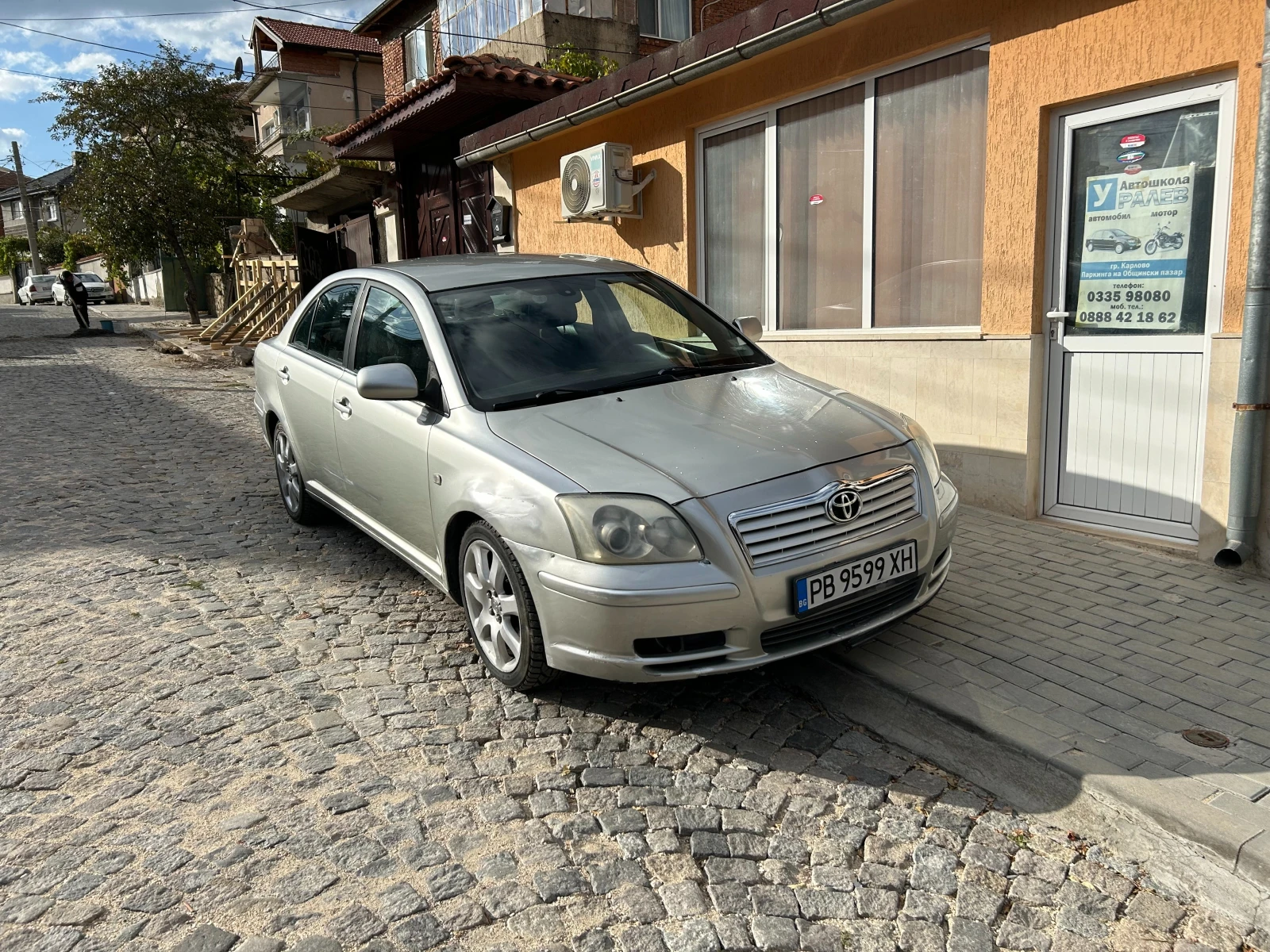 Toyota Avensis 2.0 Бензин - изображение 2