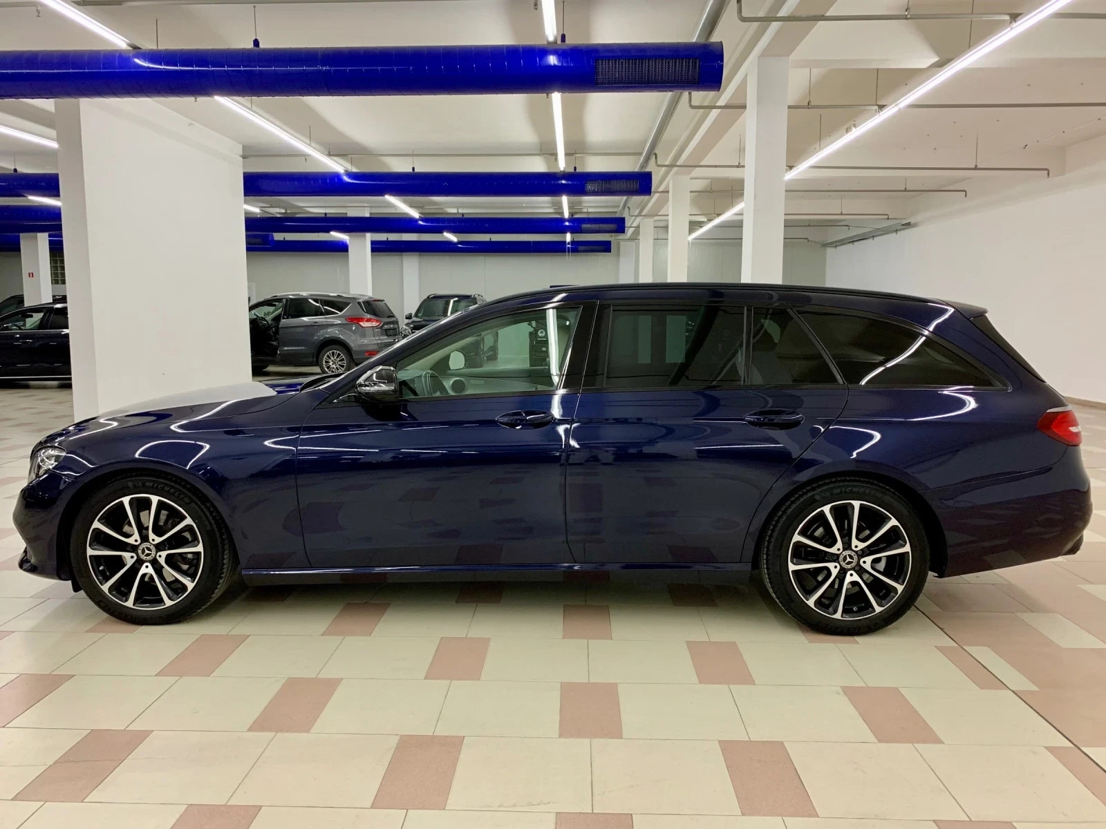 Mercedes-Benz E 220 4-MATIC - изображение 7