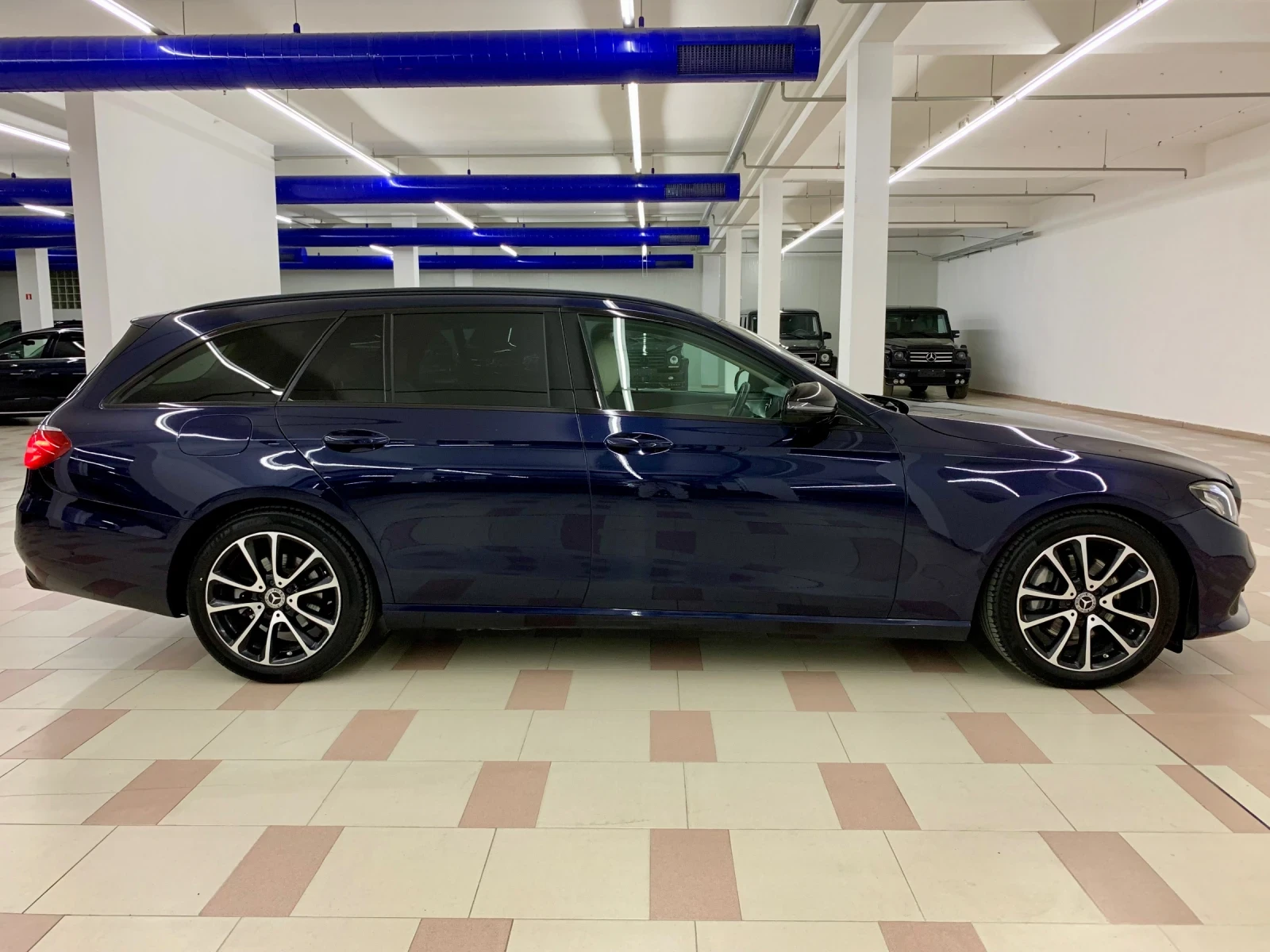 Mercedes-Benz E 220 4-MATIC - изображение 8