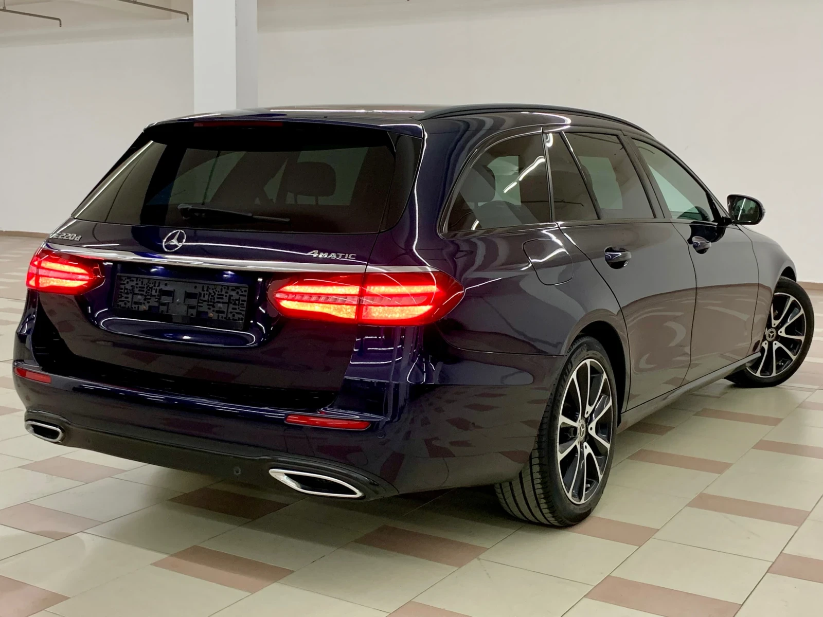Mercedes-Benz E 220 4-MATIC - изображение 2
