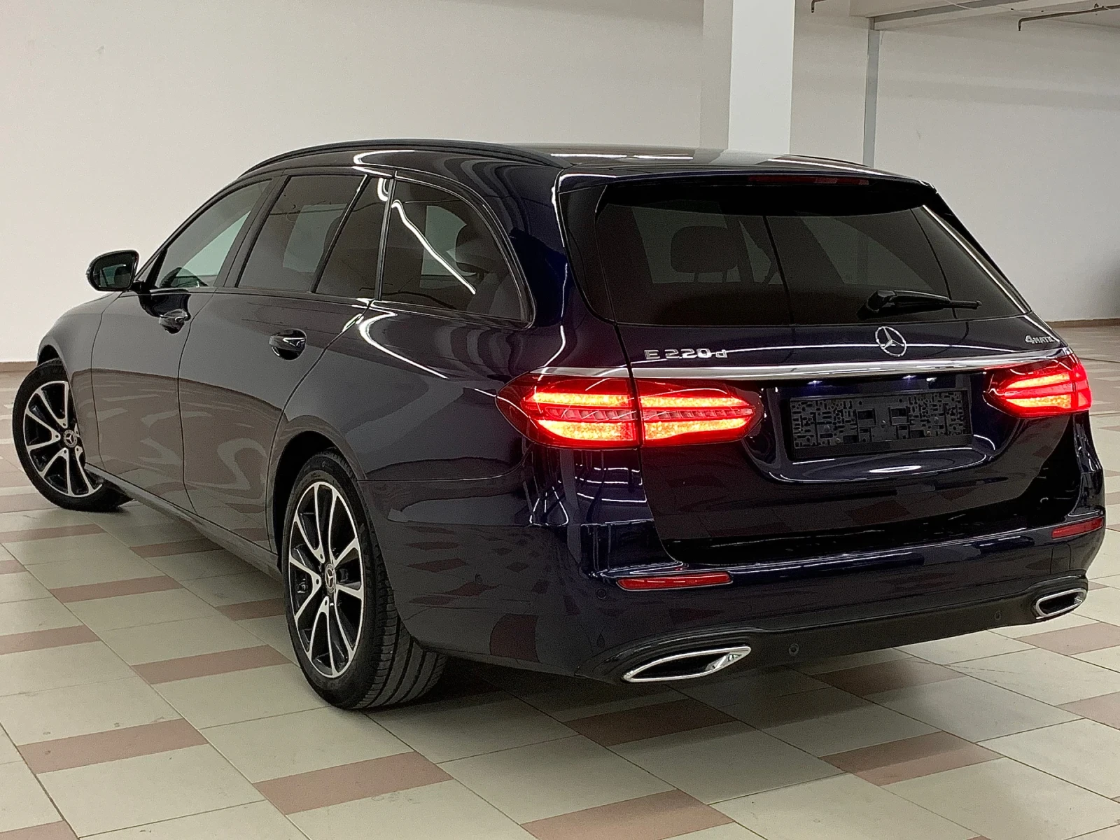 Mercedes-Benz E 220 4-MATIC - изображение 4