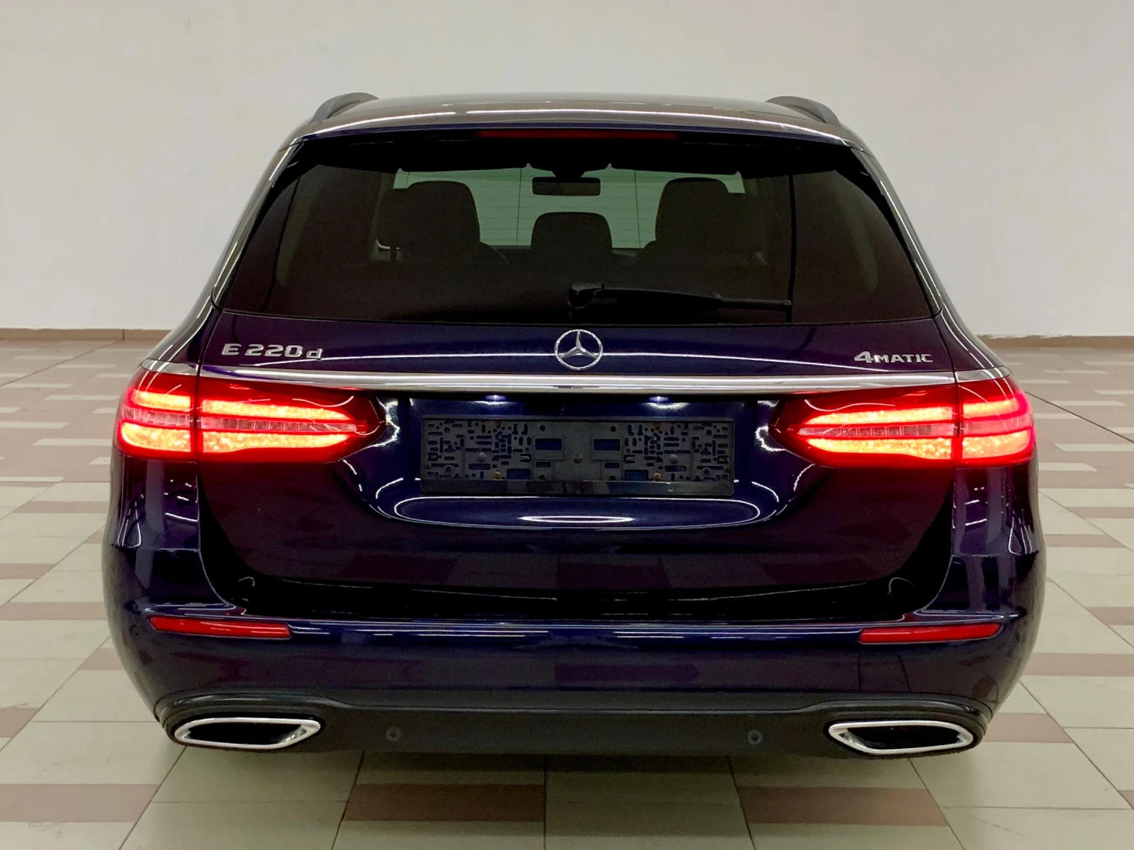 Mercedes-Benz E 220 4-MATIC - изображение 6