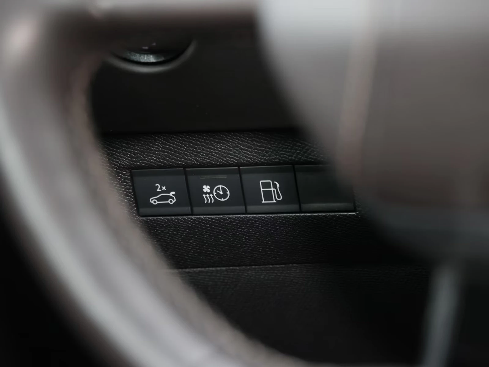 DS DS 4 1.6PHEV/224HP/RIVOLI/FOCAL/MEMO/CAM/HUD/812g - изображение 9