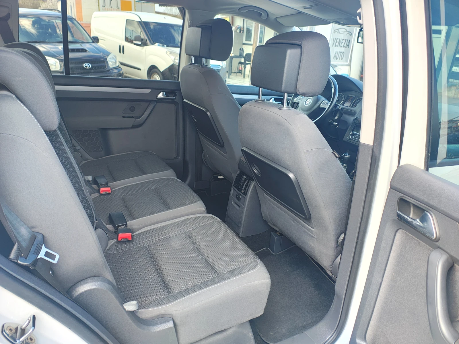 VW Touran 1.4 tsi van, снимка 9 - Автомобили и джипове - 54119068