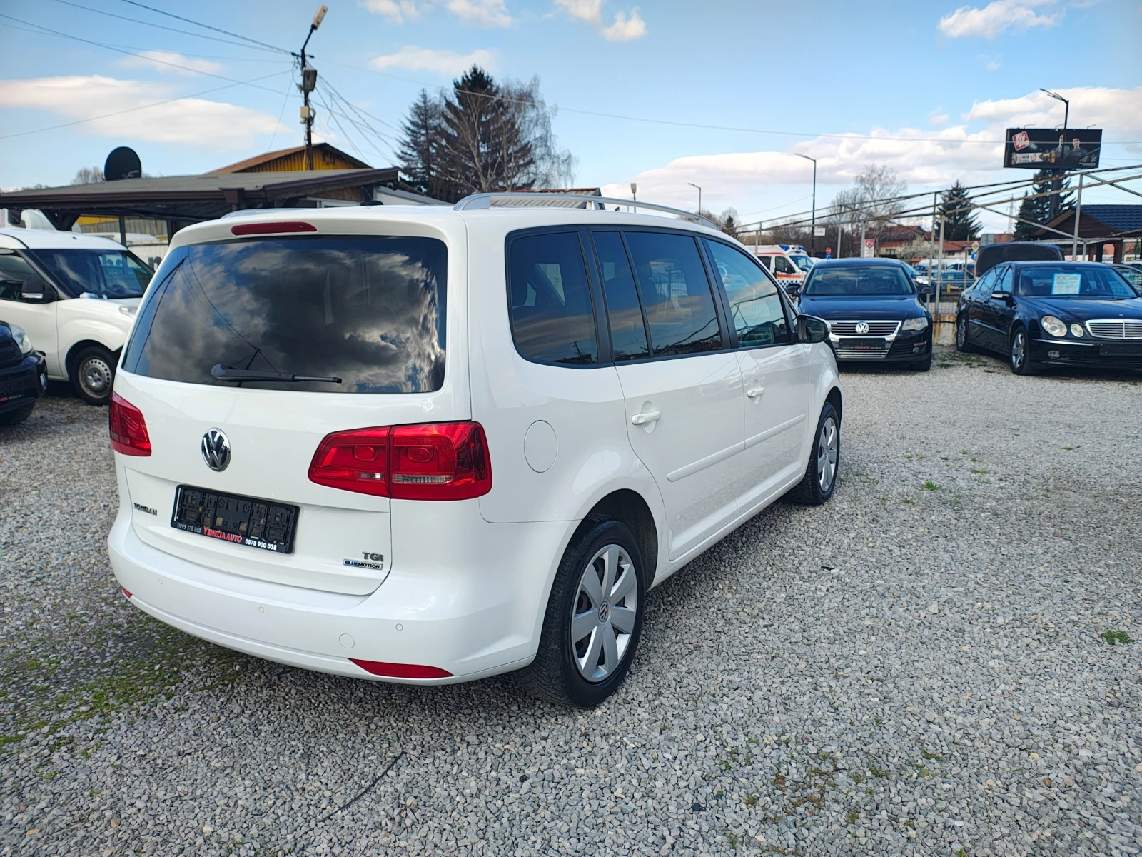 VW Touran 1.4 tsi van, снимка 6 - Автомобили и джипове - 54119068