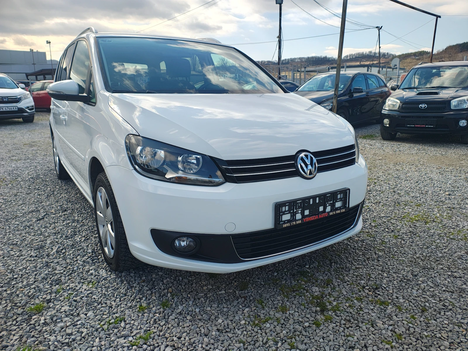 VW Touran 1.4 tsi van, снимка 2 - Автомобили и джипове - 54119068