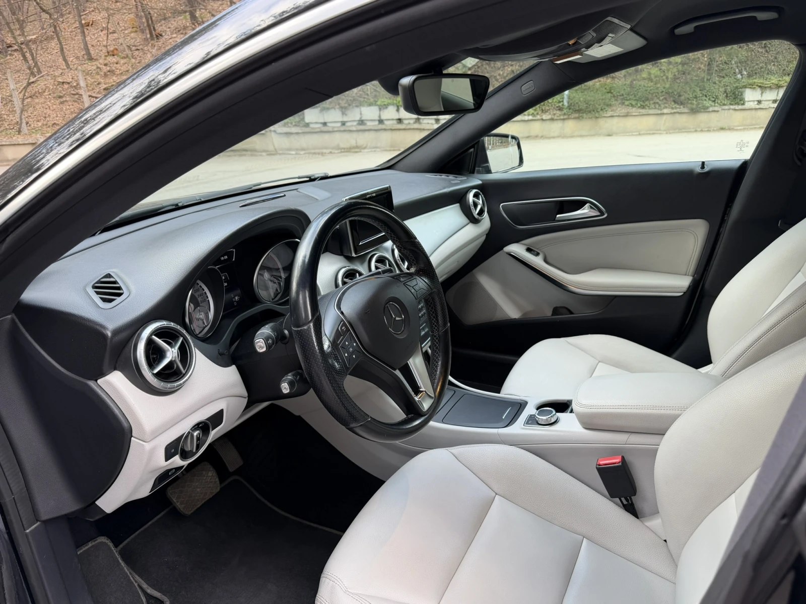 Mercedes-Benz CLA 220 CDI, снимка 10 - Автомобили и джипове - 54587634
