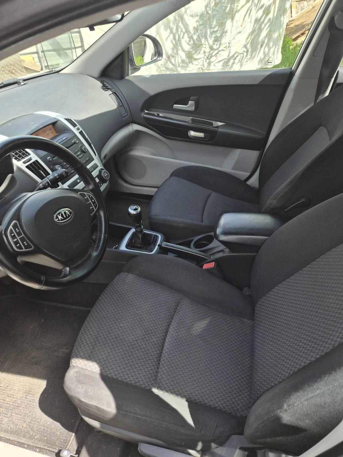 Kia Ceed 1.6 CRDI, 116 коня, снимка 8 - Автомобили и джипове - 55396389