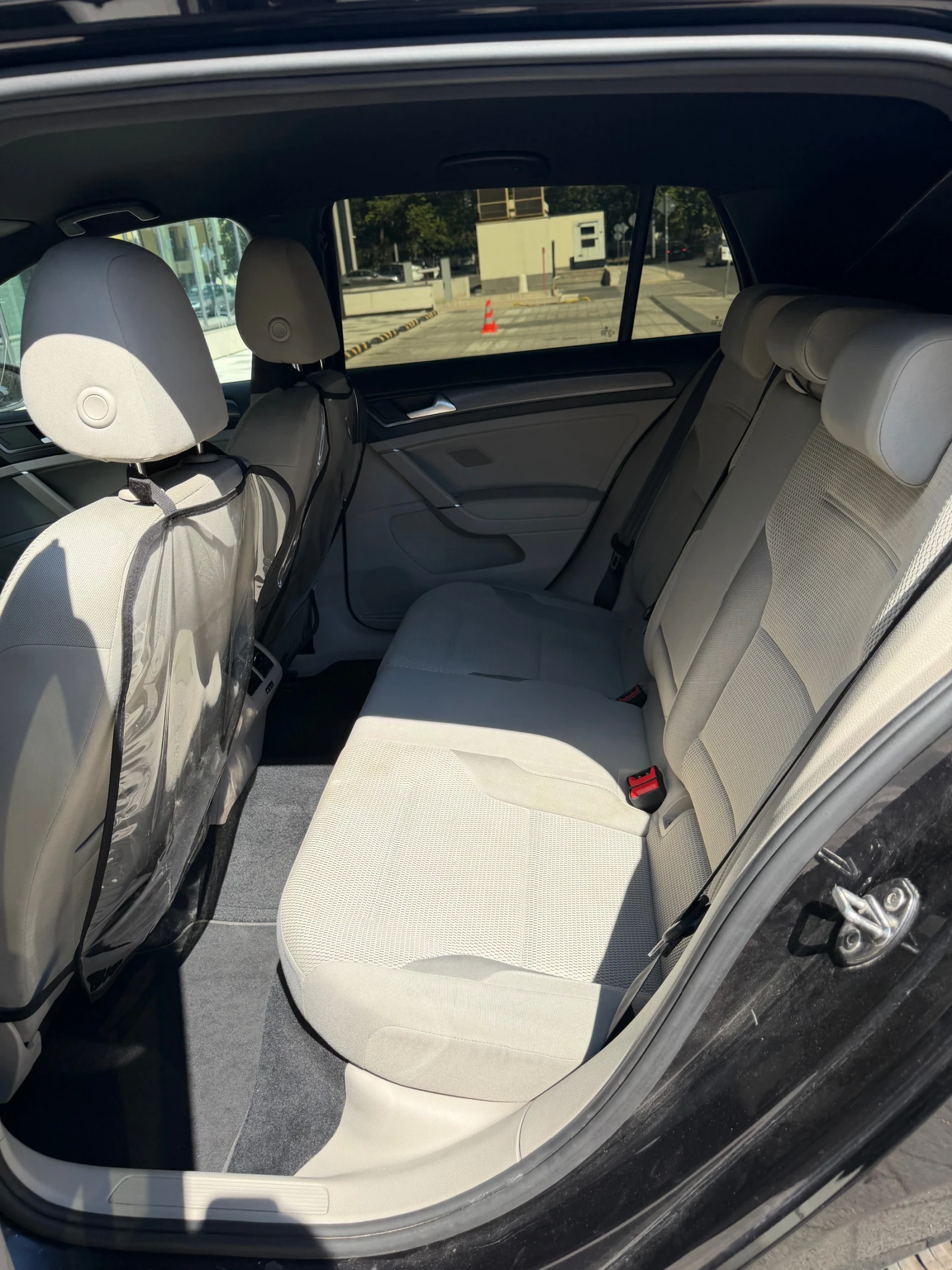 VW Golf 1.0 TSI, снимка 10 - Автомобили и джипове - 55557038