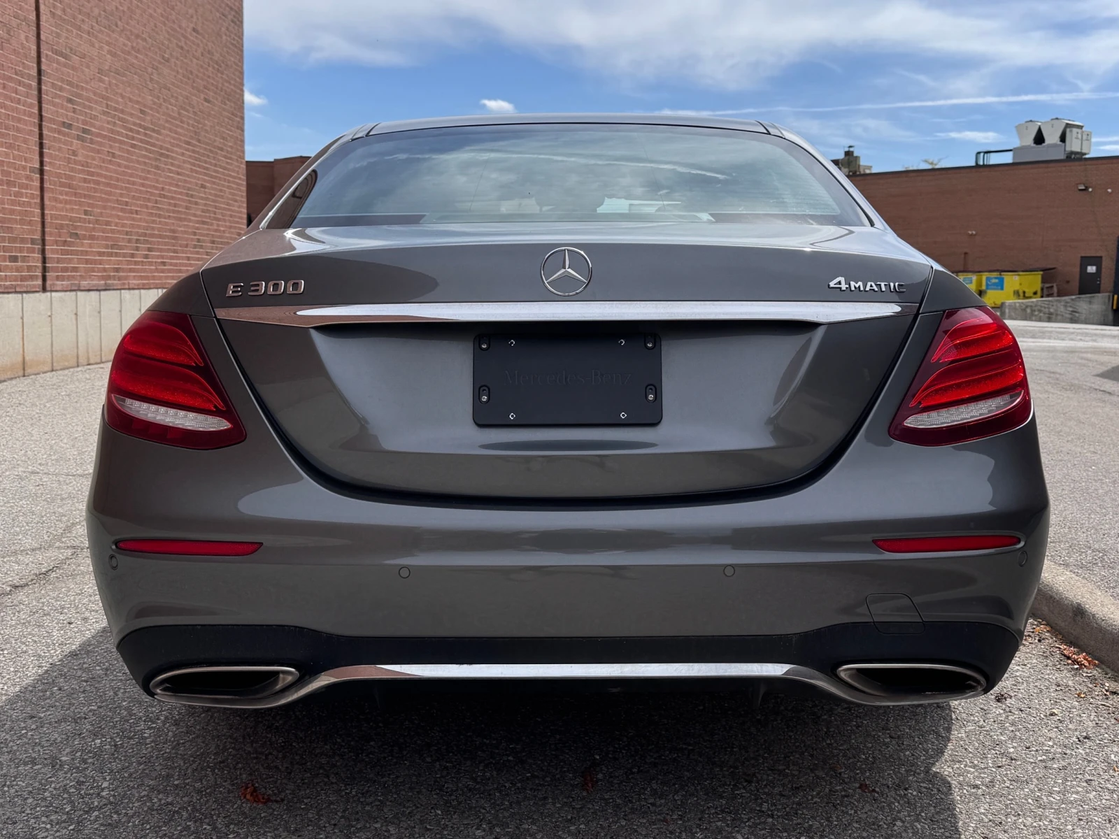 Mercedes-Benz E 300 4MATIC* CARFAX * BURMESTER * ПОДГРЕВ, снимка 5 - Автомобили и джипове - 56114957