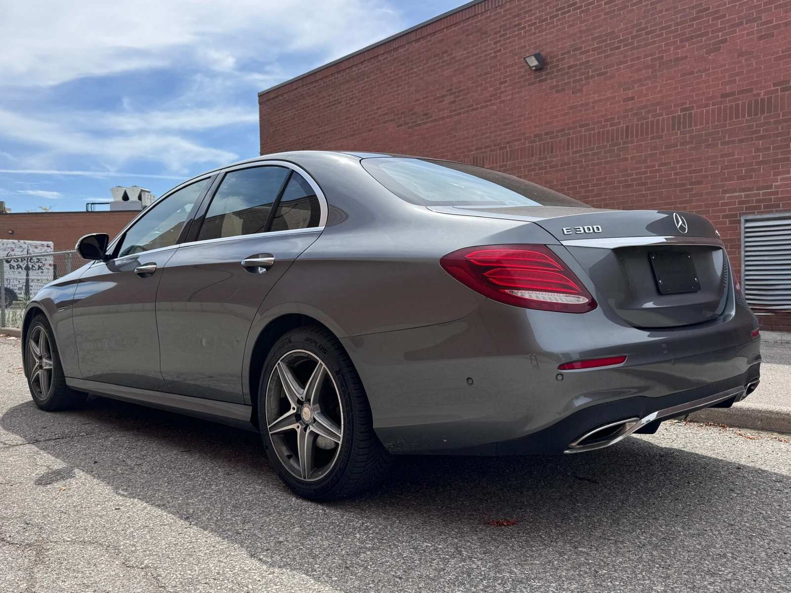 Mercedes-Benz E 300 4MATIC* CARFAX * BURMESTER * ПОДГРЕВ, снимка 6 - Автомобили и джипове - 56114957