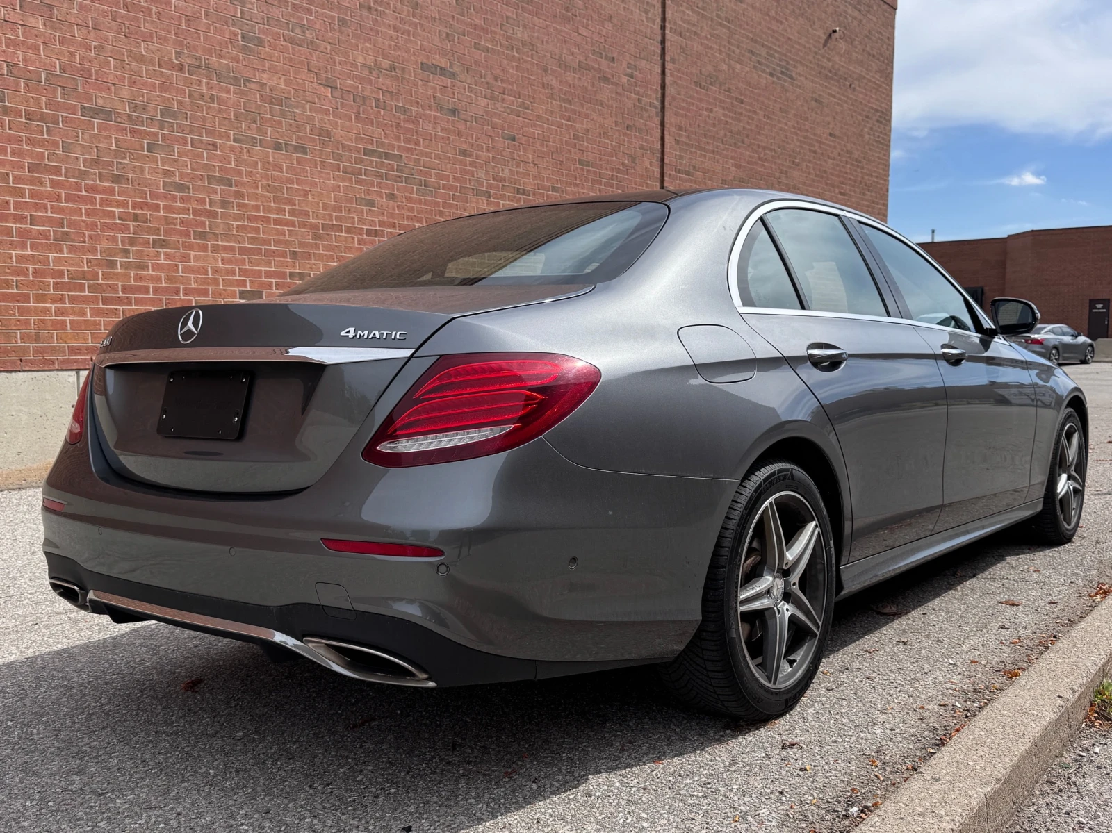 Mercedes-Benz E 300 4MATIC* CARFAX * BURMESTER * ПОДГРЕВ, снимка 8 - Автомобили и джипове - 56114957