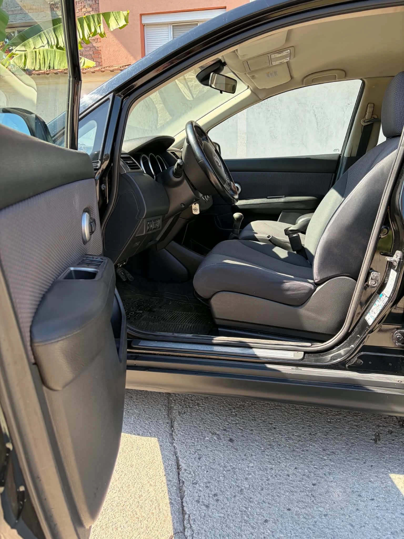 Nissan Tiida C11, снимка 4 - Автомобили и джипове - 56463583