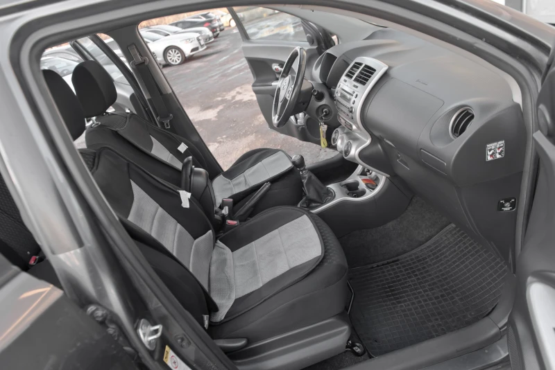 Toyota Urban Cruiser D4D, снимка 6 - Автомобили и джипове - 53176099