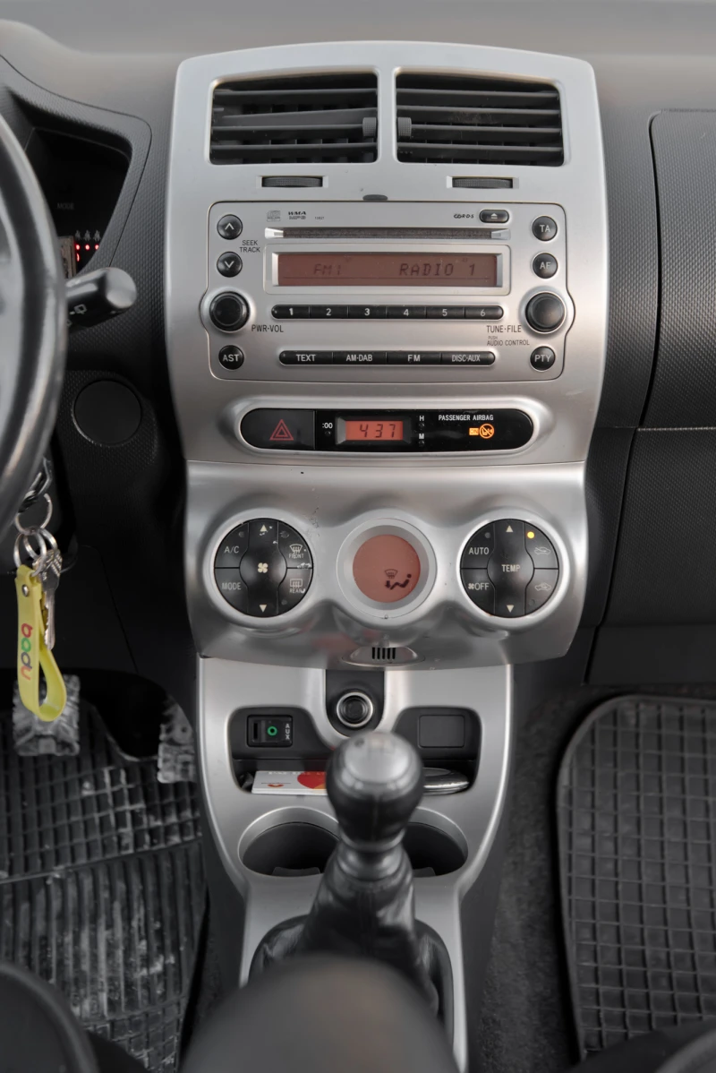 Toyota Urban Cruiser D4D, снимка 11 - Автомобили и джипове - 53176099