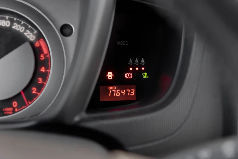 Toyota Urban Cruiser D4D, снимка 12 - Автомобили и джипове - 53176099