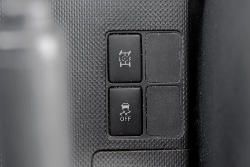 Toyota Urban Cruiser D4D, снимка 13 - Автомобили и джипове - 53176099