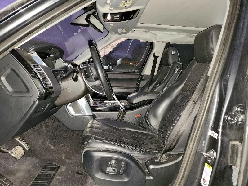 Land Rover Discovery 5.0L 8 4x4 w/Rear Wheel Drv, снимка 11 - Автомобили и джипове - 53447587