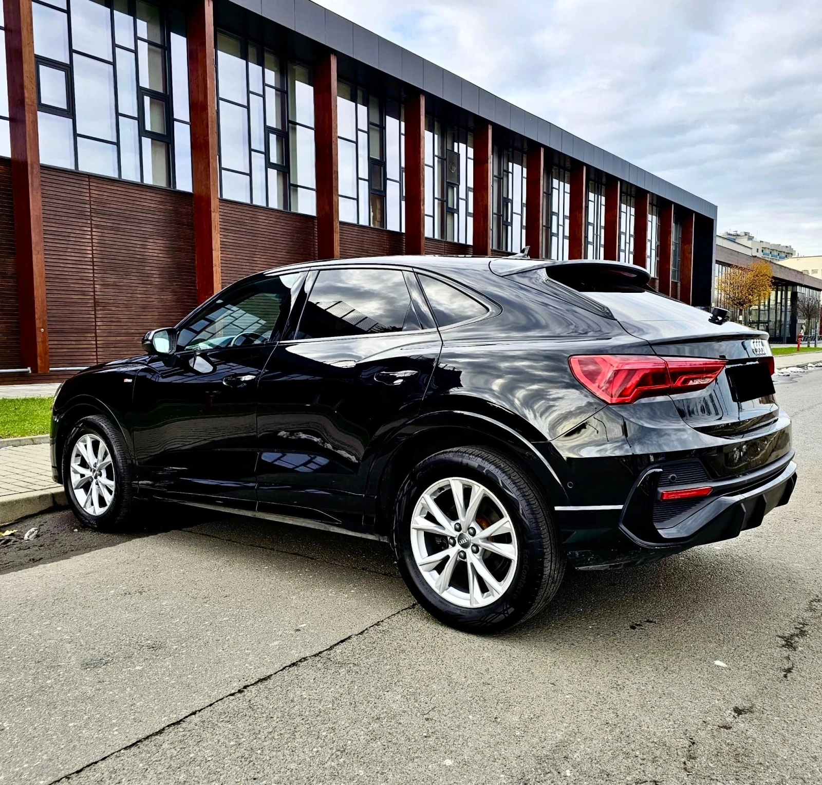 Audi Q3 Sportback 35TFSI S-line Quattro  - изображение 4