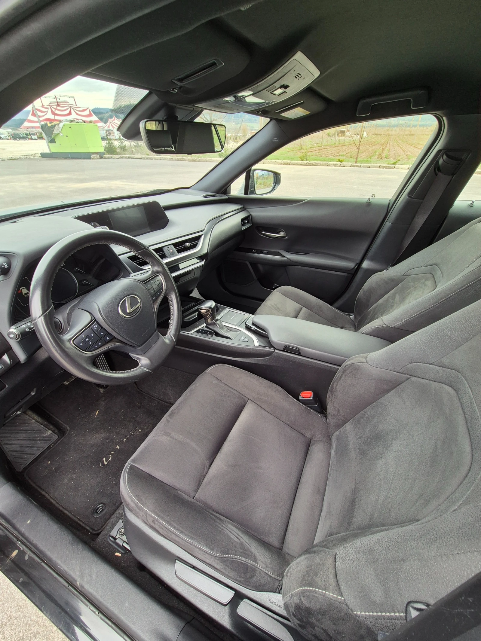 Lexus UX 250h 2.0 - изображение 8