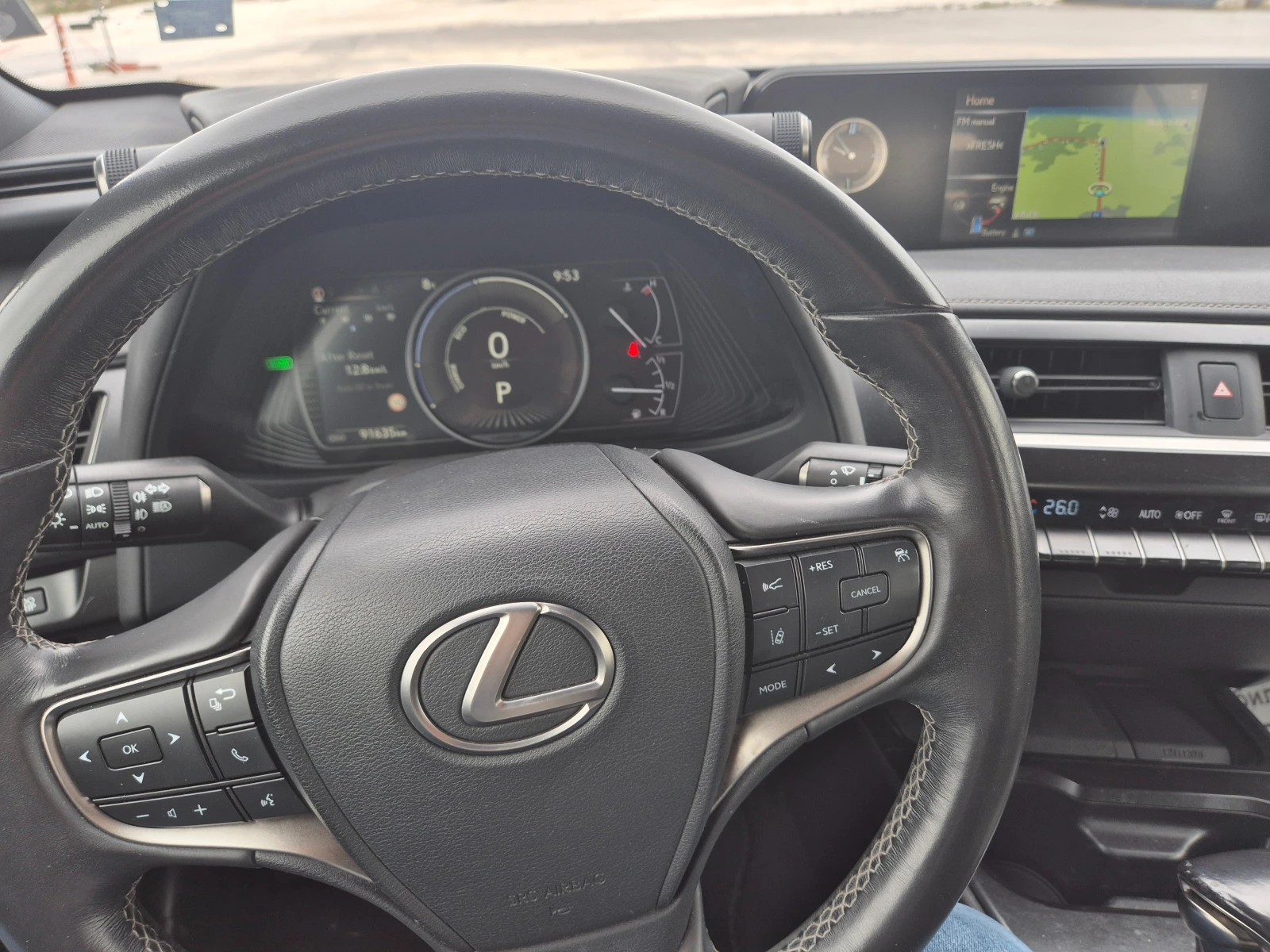 Lexus UX 250h 2.0 - изображение 10