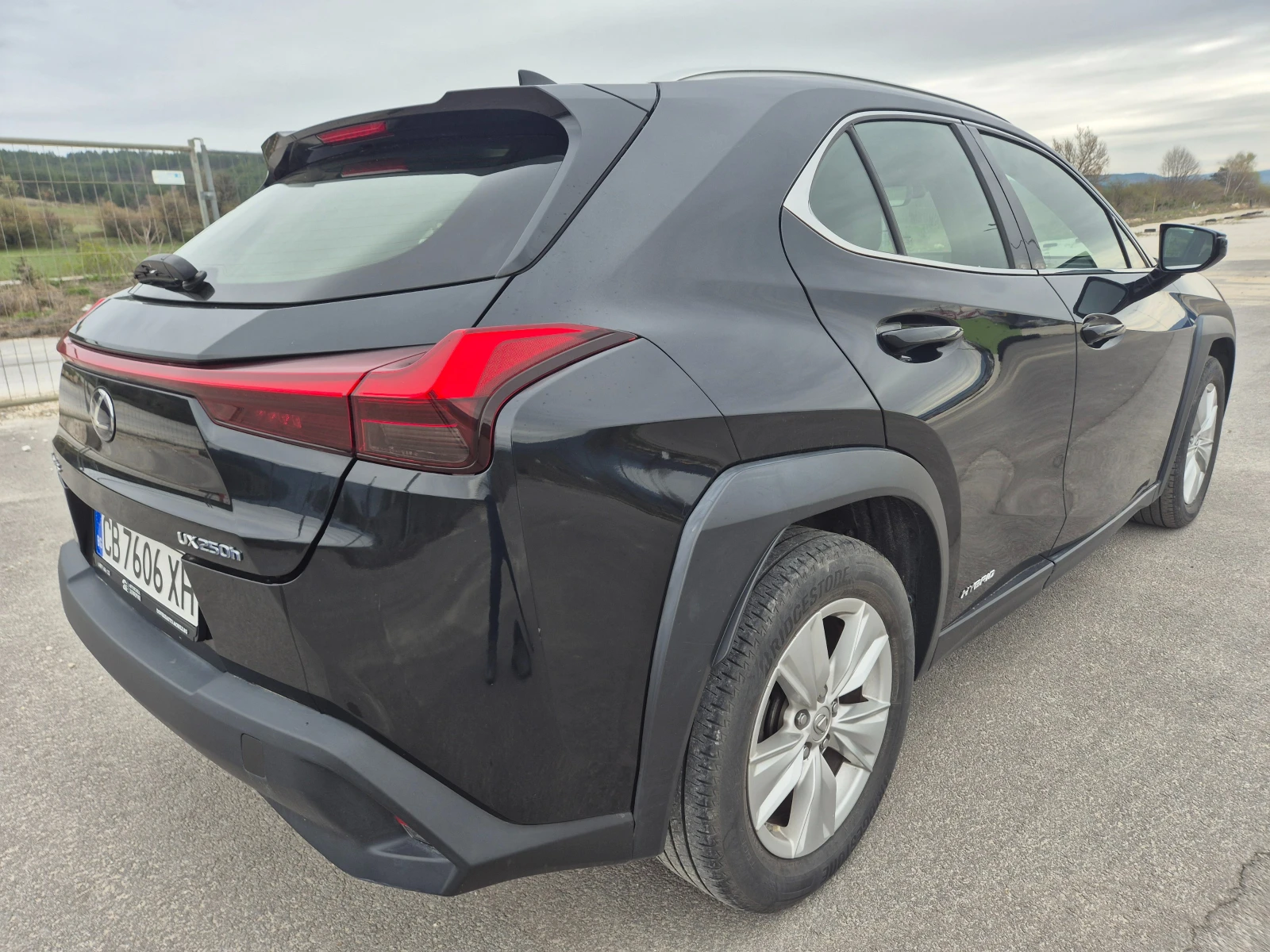 Lexus UX 250h 2.0 - изображение 4