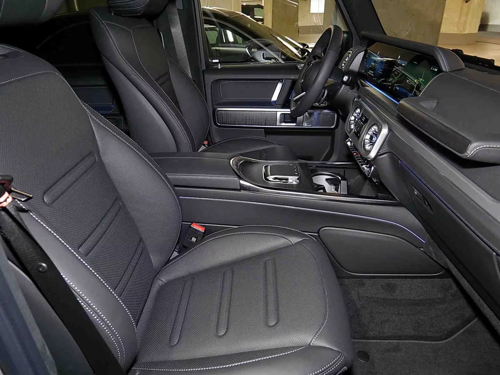 Mercedes-Benz G 450 d/AMG/4M/FACELIFT/NIGHT/MANUFAKTUR/BURM/EXCLUSIV, снимка 13 - Автомобили и джипове - 54030461