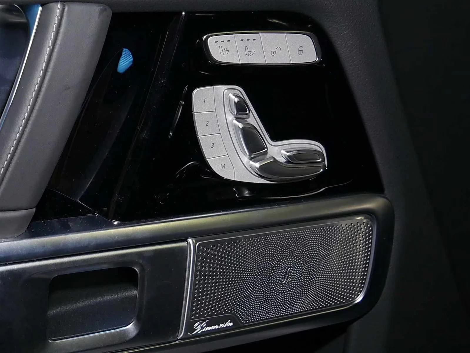 Mercedes-Benz G 450 d/AMG/4M/FACELIFT/NIGHT/MANUFAKTUR/BURM/EXCLUSIV, снимка 5 - Автомобили и джипове - 54030461