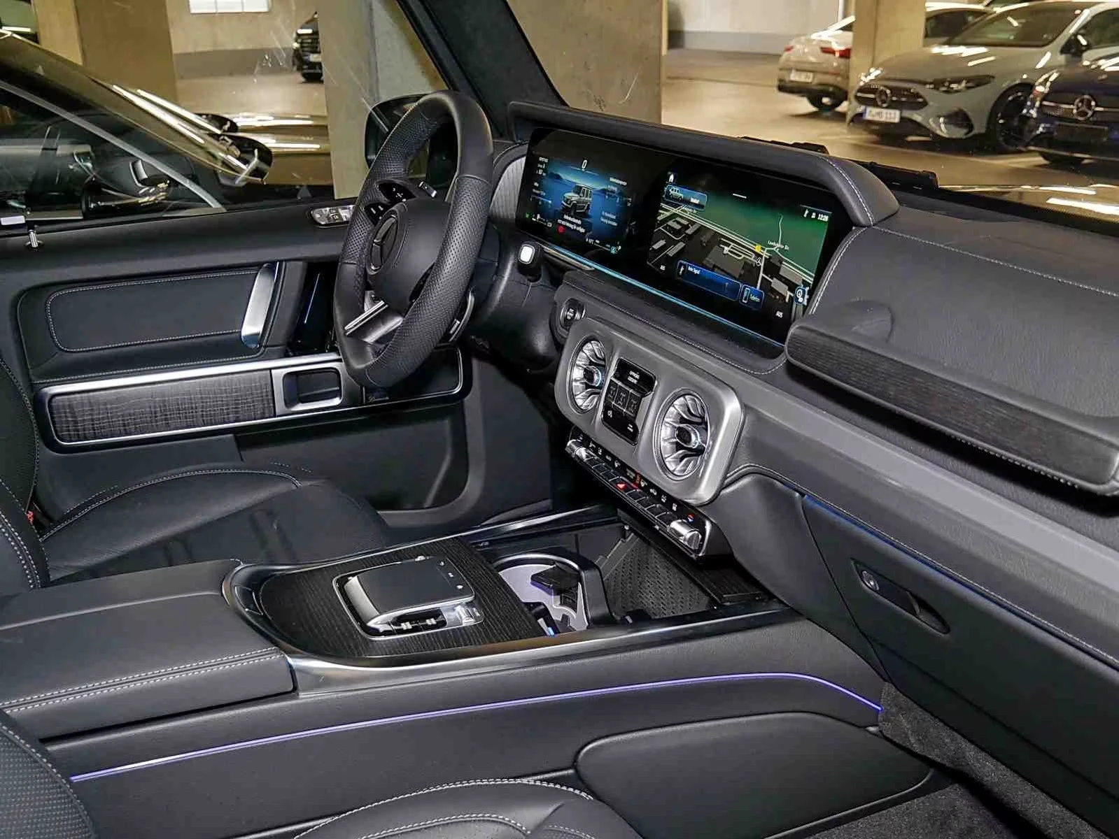 Mercedes-Benz G 450 d/AMG/4M/FACELIFT/NIGHT/MANUFAKTUR/BURM/EXCLUSIV, снимка 12 - Автомобили и джипове - 54030461