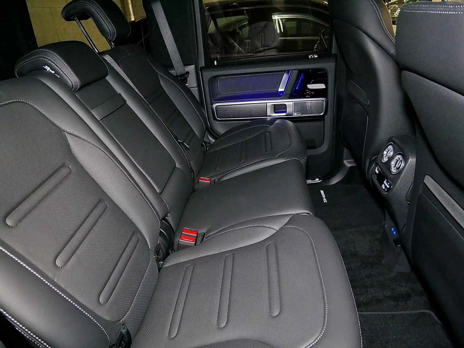 Mercedes-Benz G 450 d/AMG/4M/FACELIFT/NIGHT/MANUFAKTUR/BURM/EXCLUSIV, снимка 14 - Автомобили и джипове - 54030461