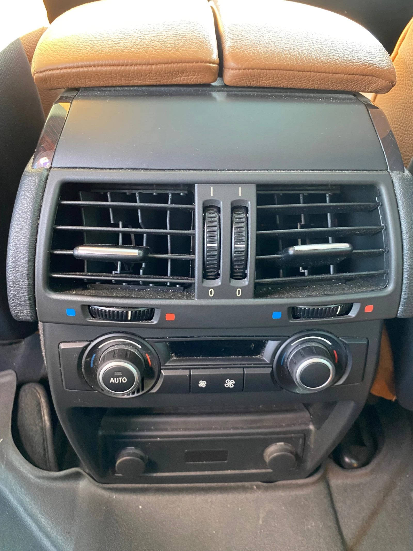 BMW X6 XDrive50i* КОЖА* ПОДГРЕВ* SOFT CLOSE* ЩОРИ* НАВИ* , снимка 16 - Автомобили и джипове - 54231855