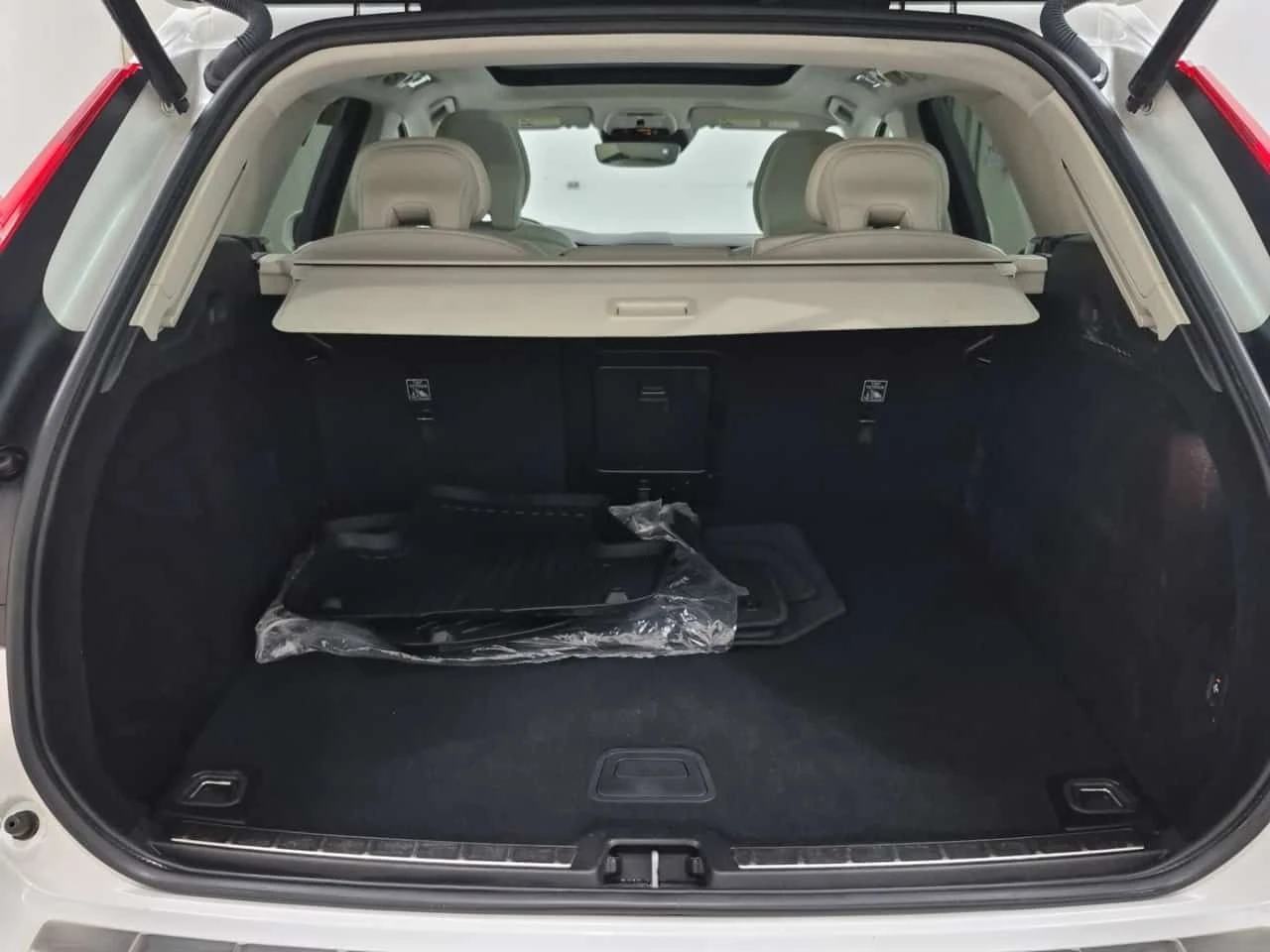Volvo XC60 * INSCRIPTION * CARFAX * ЦЕНА ДО БГ, снимка 15 - Автомобили и джипове - 54933623