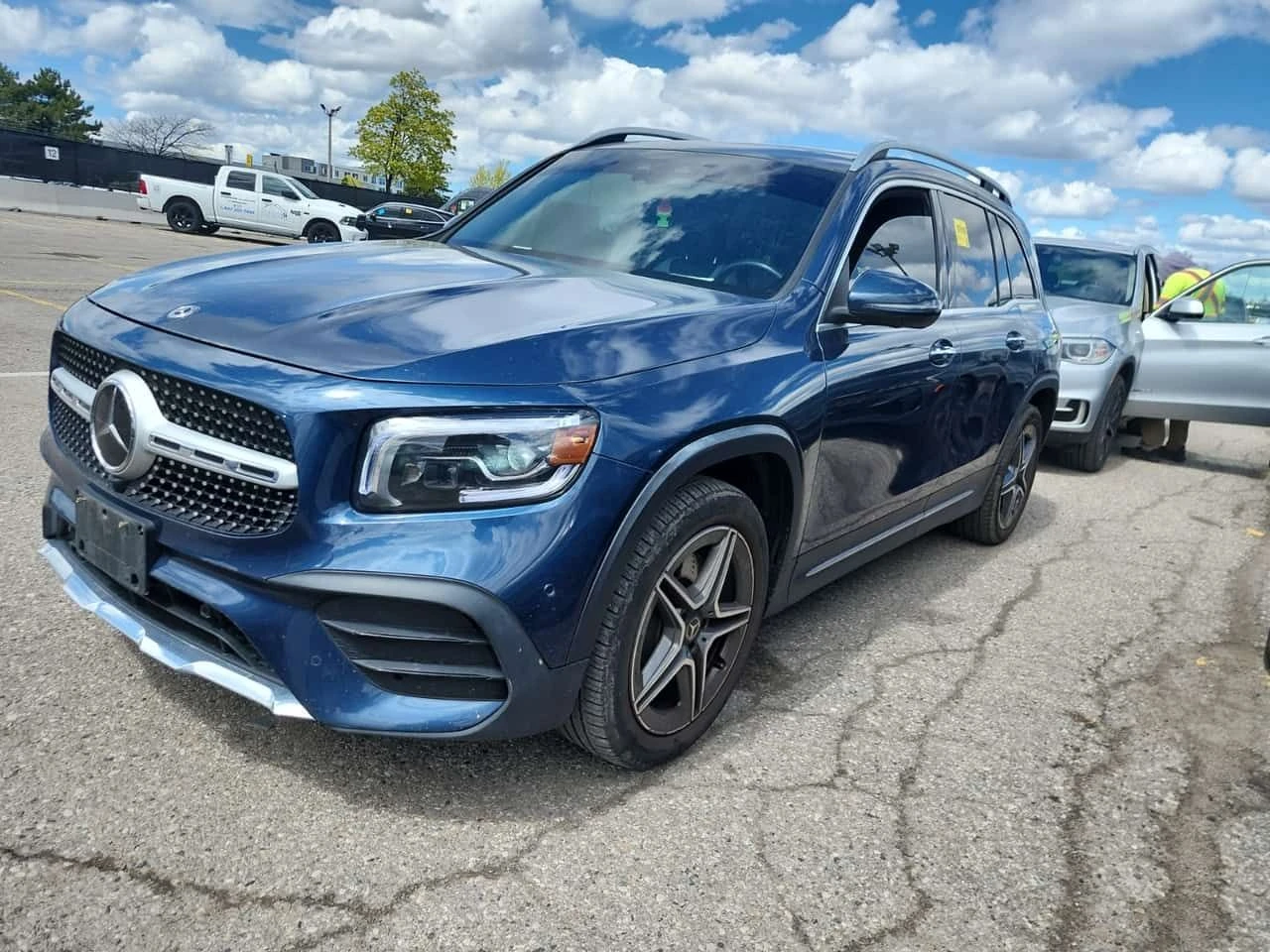Mercedes-Benz GLB 250 ПОДГРЕВИ * ПАНО * KEYLESS