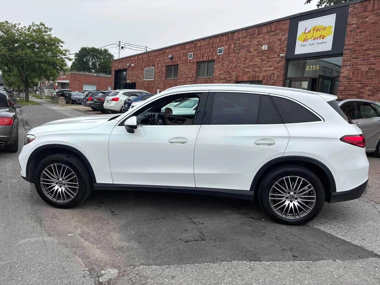 Mercedes-Benz GLC 300 DISTRONIC* PANORAMA* AMBIENT* , снимка 2 - Автомобили и джипове - 55448269