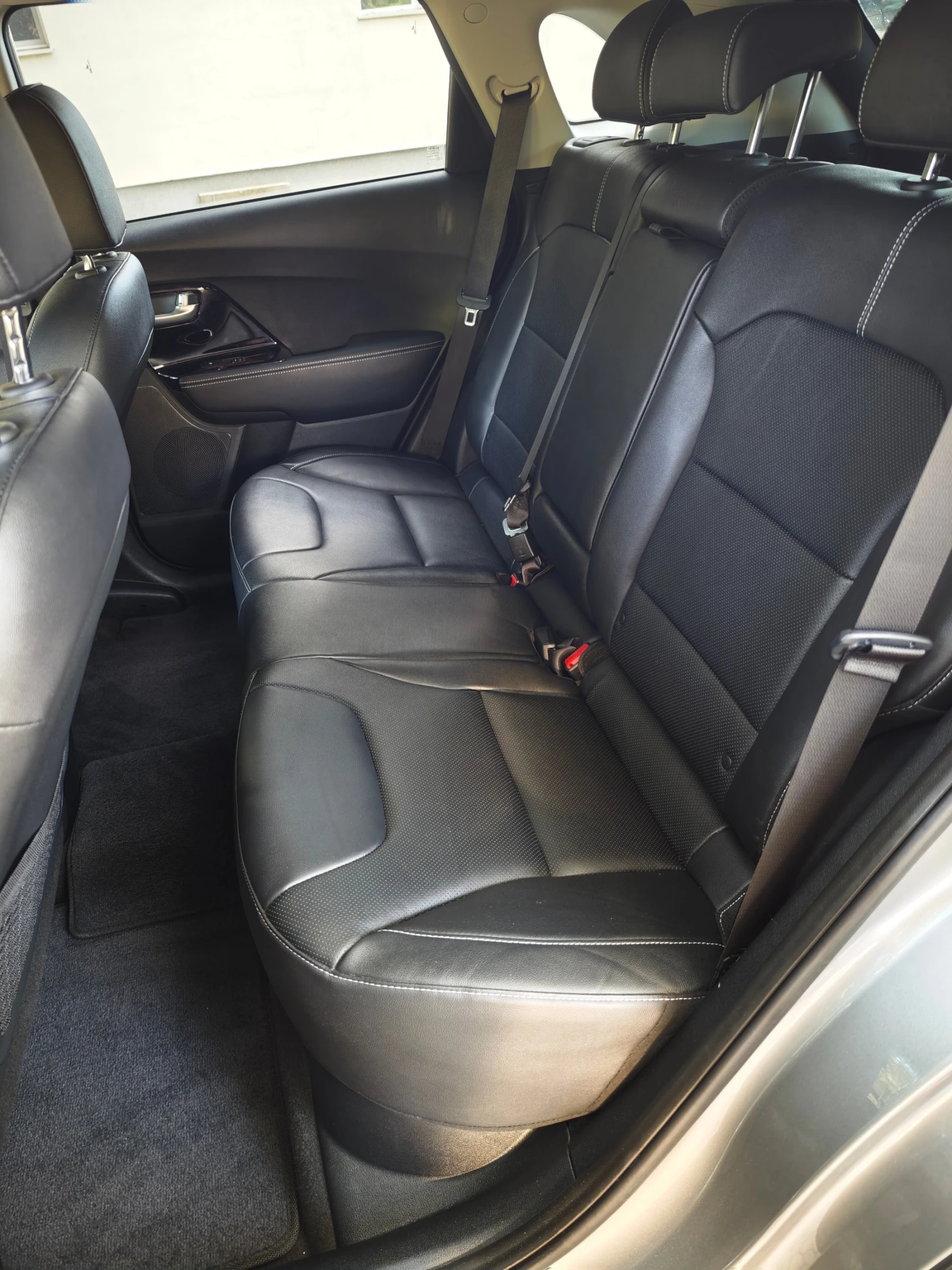 Kia Niro 64 kW, снимка 17 - Автомобили и джипове - 56296949